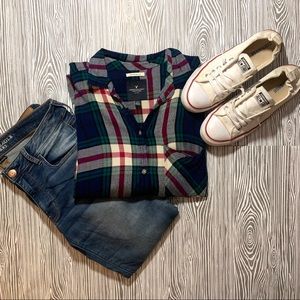 American Eagle Plaid Button Up Shirt